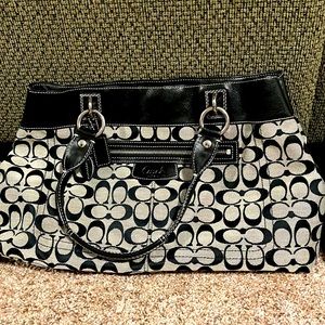 Vintage COACH handbag. Beautiful unique lavender interior